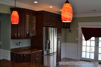 127 Nonantum St, Unit 1 in Boston, MA - Foto de edificio - Building Photo