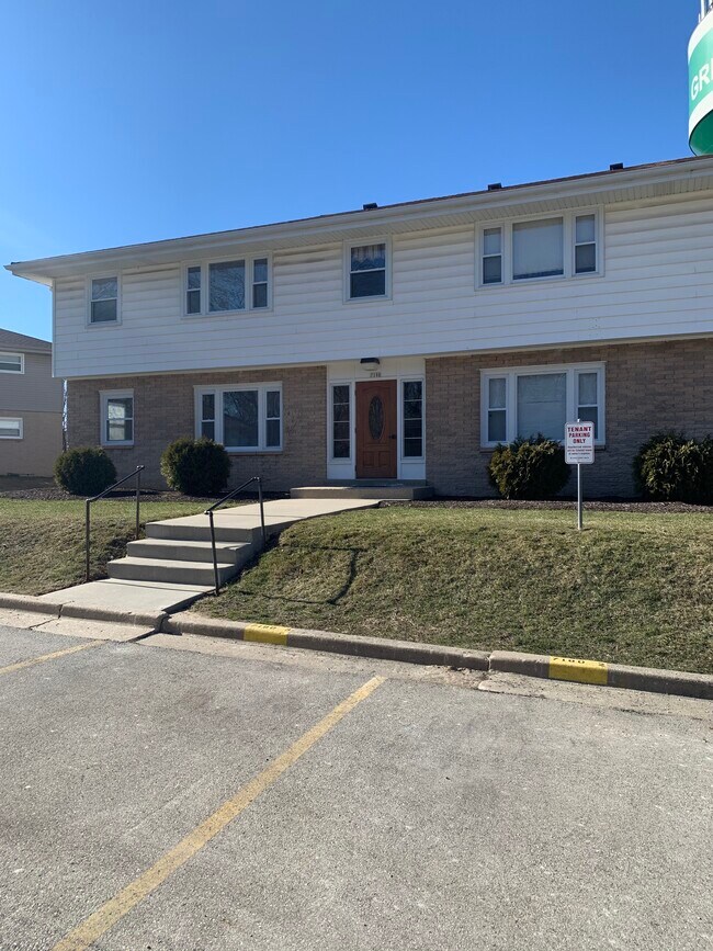 7190 Euston St Rentals in Greendale, WI