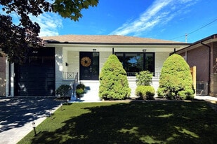 364 Rathburn Rd in Toronto, ON - Building Photo