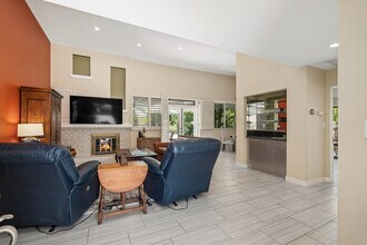 30 San Juan Dr in Rancho Mirage, CA - Foto de edificio - Building Photo