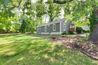 1408 Gus Thornhill Jr Dr in East Point, GA - Building Photo - Building Photo