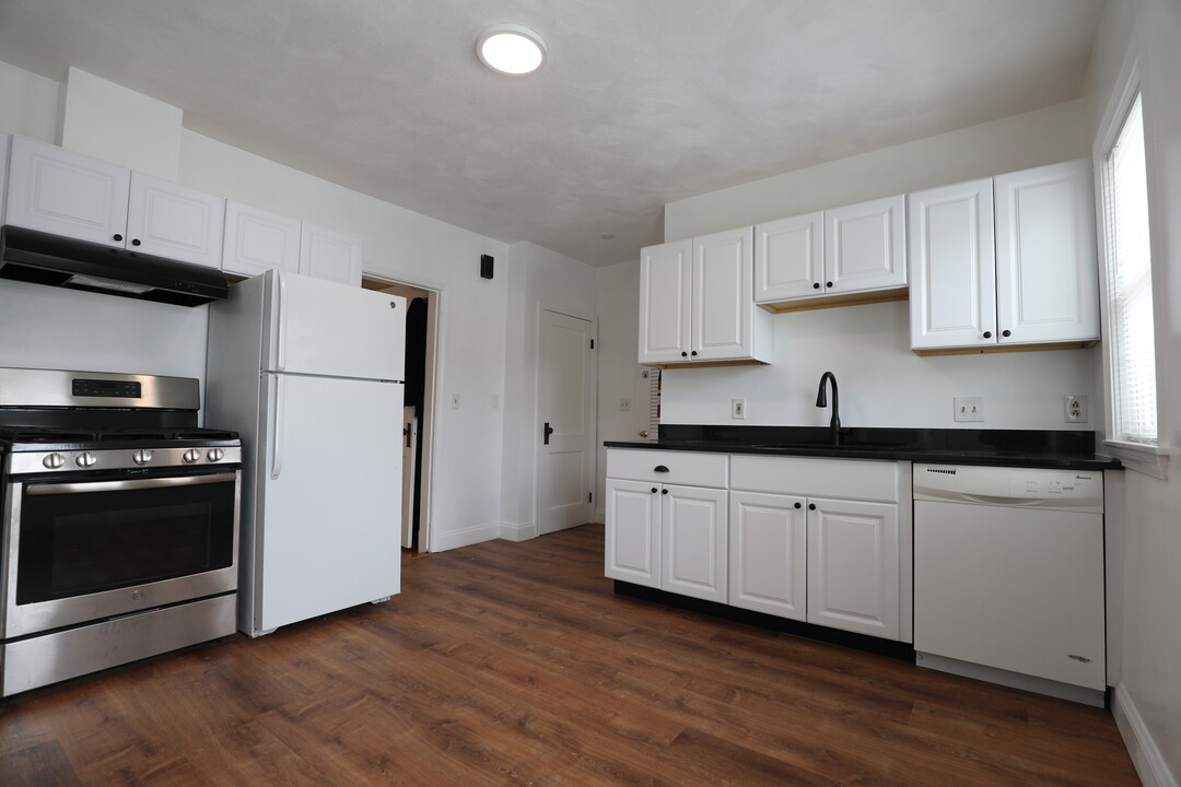 154 Tremont St, Unit 2 in Newton, MA - Building Photo