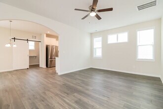 72 Rosemary St in Clayton, NC - Foto de edificio - Building Photo