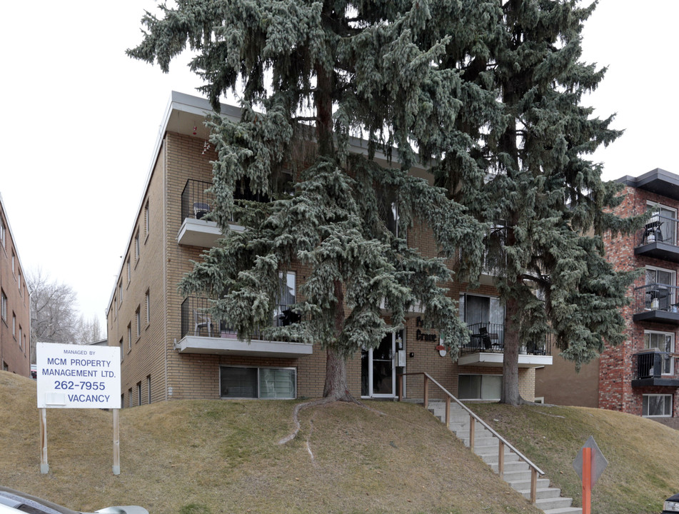 Pine Tree Grove in Calgary, AB - Building Photo