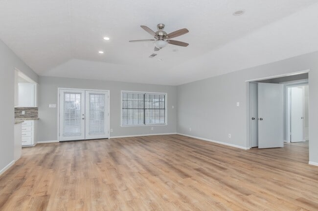 22 Westwood Dr W in Trinity, TX - Building Photo - Building Photo