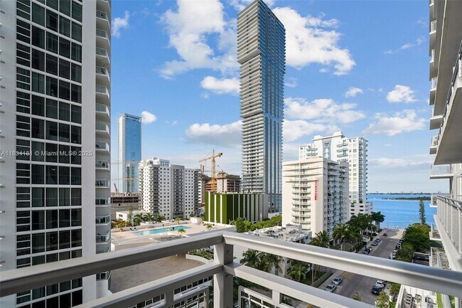 2150 N Bayshore Dr, Unit 0709 in Miami, FL - Building Photo - Building Photo