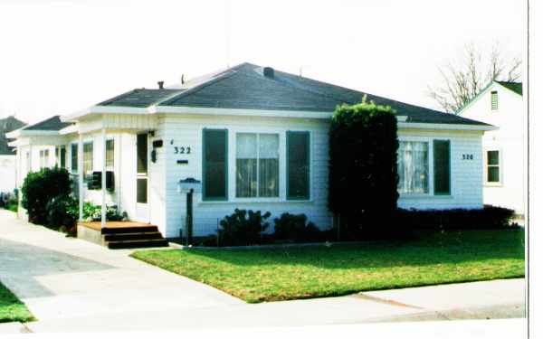 320-322 E Cherry St in Lodi, CA - Foto de edificio