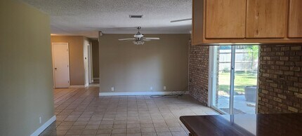 11123 Hazelhurst Dr in Houston, TX - Building Photo - Building Photo