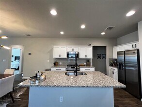 13906 Levy Ln in Pflugerville, TX - Foto de edificio - Building Photo