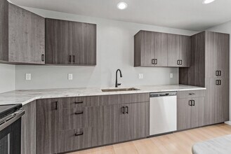 1427 Thatcher Cir in Harrisburg, SD - Building Photo - Building Photo