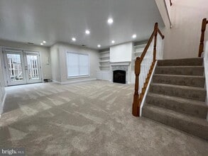 5989 Meadow Brook Dr in Burke, VA - Foto de edificio - Building Photo