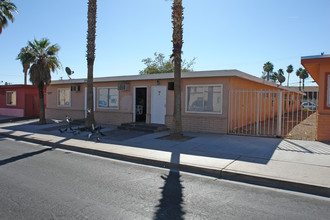 2204 Sunrise Ave in Las Vegas, NV - Foto de edificio - Building Photo