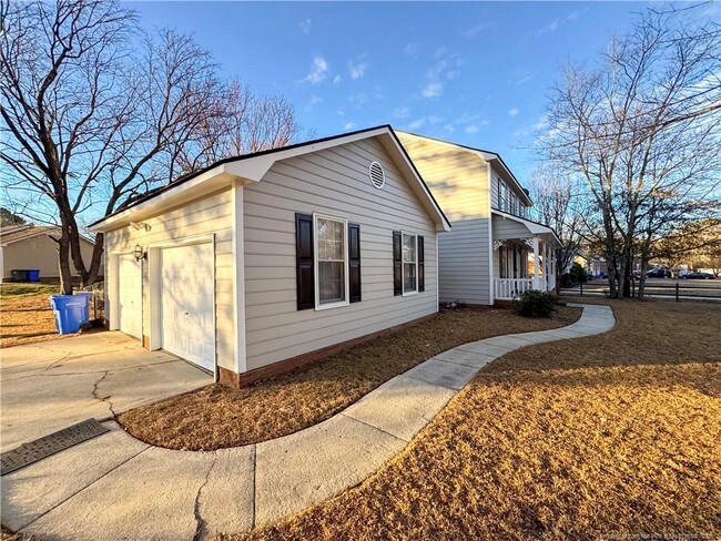 5823 Lake Villa Dr in Fayetteville, NC - Building Photo - Building Photo