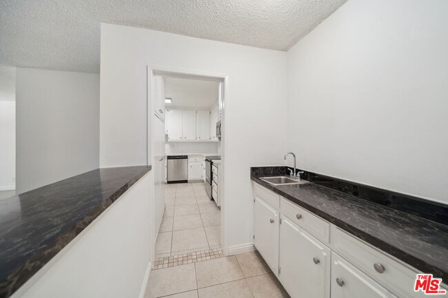 10980 Ohio Ave in Los Angeles, CA - Building Photo - Building Photo