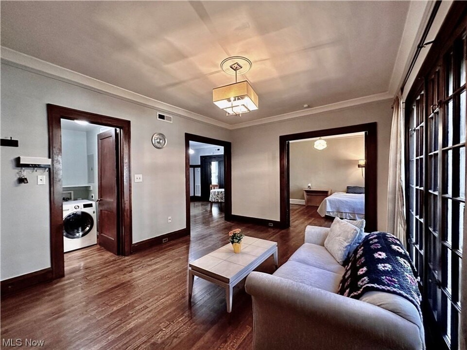 2469 Overlook Rd in Cleveland Heights, OH - Building Photo
