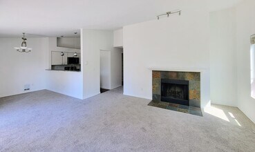 1780 W Sunn Fjord Ln in Bremerton, WA - Building Photo - Building Photo