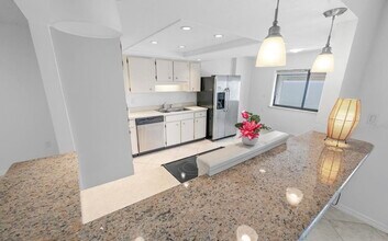 3003 S Atlantic Ave, Unit 17b4 in Daytona Beach Shores, FL - Foto de edificio - Building Photo