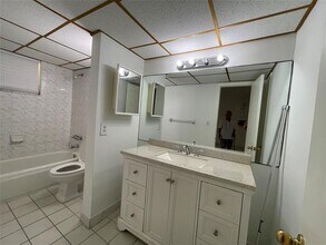 3522 NE 166th St in North Miami Beach, FL - Building Photo - Building Photo