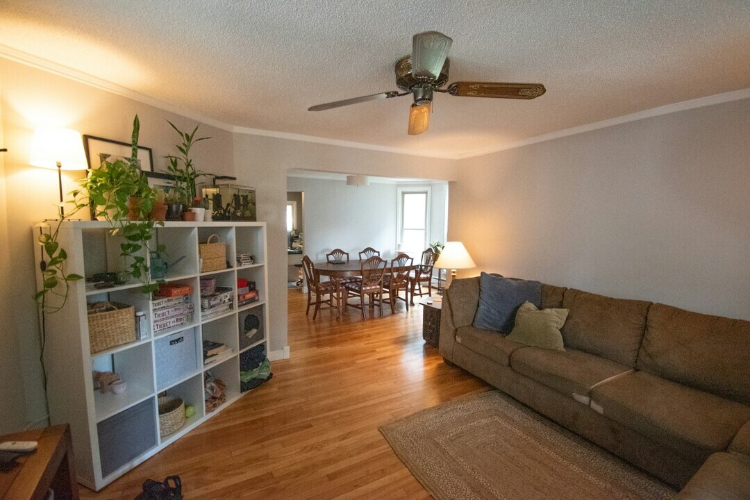 1327 6th St NE in Minneapolis, MN - Building Photo