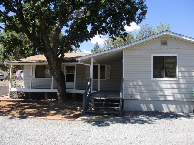 property at 400 W Stratton