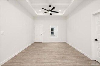 1321 Joscelyn Dr, Unit 3 in Edinburg, TX - Foto de edificio - Building Photo