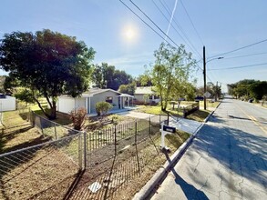 1221 Jewel Ave in Lakeland, FL - Building Photo - Building Photo