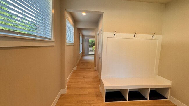 3755 Monterey Ct NE in Renton, WA - Building Photo - Building Photo