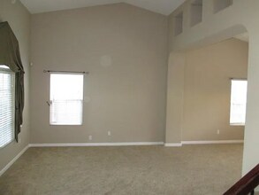 142 Mike Gartrell Cir in Sacramento, CA - Foto de edificio - Building Photo