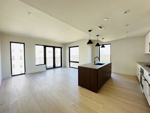 1 Nevins Hl Wy in Boston, MA - Building Photo - Building Photo