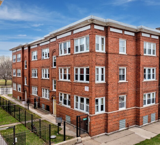 7337 S Yale Ave in Chicago, IL - Building Photo - Building Photo