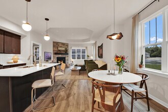 W204N1763 Laurel Pl in Jackson, WI - Building Photo - Building Photo