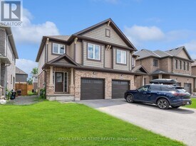 9573 Tallgrass Ave in Niagara Falls, ON - Building Photo