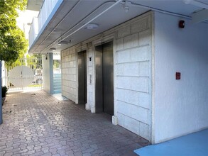 2575 SW 27th Ave, Unit 203 in Miami, FL - Building Photo - Building Photo
