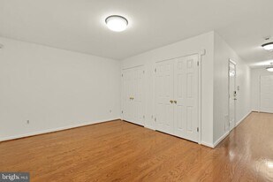 1249 Quaker Hill Dr in Alexandria, VA - Building Photo