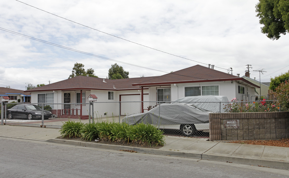 24105 Magna Ave in Hayward, CA - Building Photo