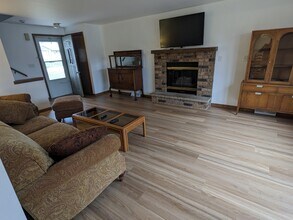 2043 Hilltop Dr in Ashwaubenon, WI - Building Photo - Building Photo