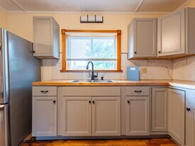 17-19-19 Lafountain St, Unit 19 Lafountain Street in Burlington, VT - Building Photo