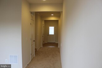 43328 Foyt Terrace in Ashburn, VA - Foto de edificio - Building Photo