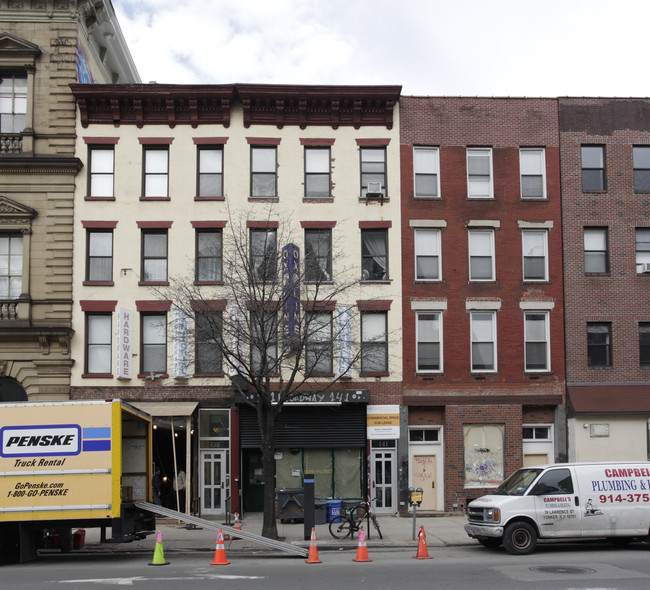 141 S 6th St in Brooklyn, NY - Foto de edificio - Building Photo