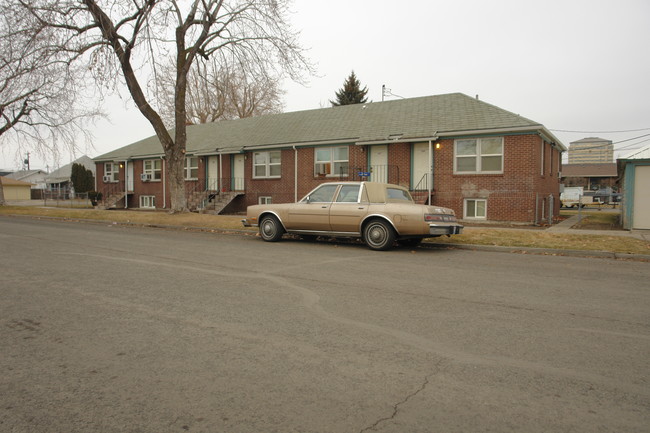 215 S 4th St in Yakima, WA - Foto de edificio - Building Photo