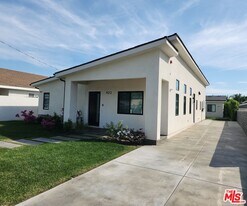 422 Almond Ave in Monrovia, CA - Building Photo