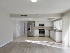 5655 Hardwood Forest Dr in Houston, TX - Building Photo - Building Photo