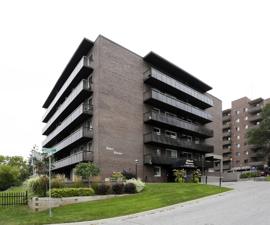 Albert Terrace in Barrie, ON - Building Photo