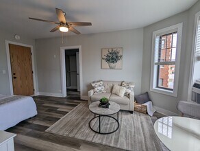 371 Hazel Ave, Unit B9 in Glencoe, IL - Building Photo - Building Photo