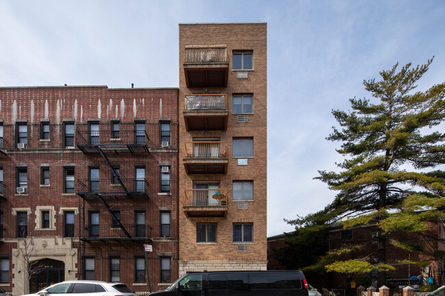 1552 Dahill Rd in Brooklyn, NY - Foto de edificio - Building Photo