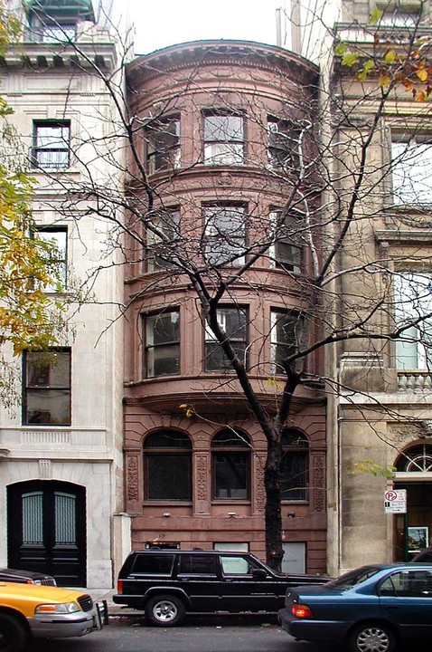 17 E 64th St in New York, NY - Building Photo