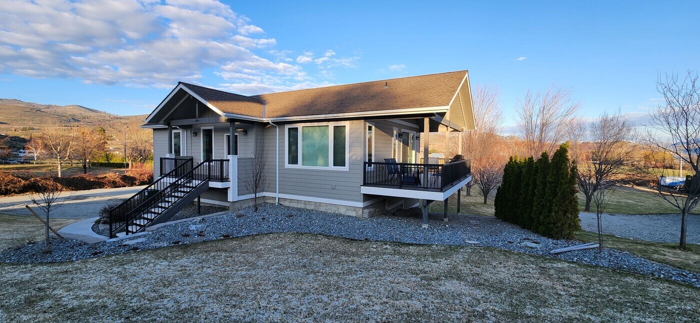 49 Tara Ln in Manson, WA - Building Photo