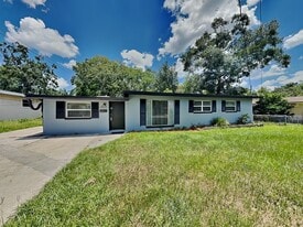 1935 Fouraker Rd in Jacksonville, FL - Building Photo