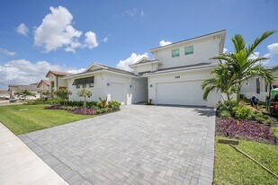 9524 St Germain Dr in Palm Beach Gardens, FL - Building Photo