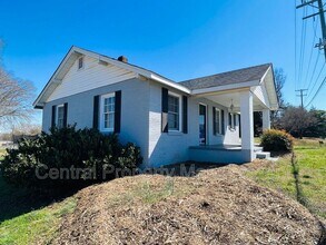9112 Asheville Hwy in Boiling Springs, SC - Building Photo - Building Photo
